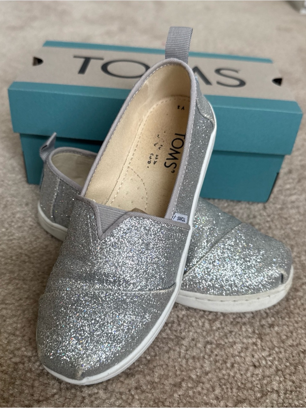 TOMS Kids Glitter 1Y Slip-On Sneakers in Silver